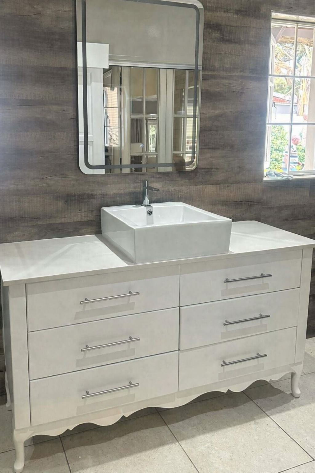 Single Vanity w/ Quartz top